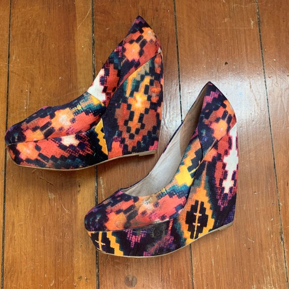 Aldo Hellendoorn Wedges - Aztec/Ikat - Picture 2 of 2